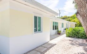 Newly Renovated Stylish Studio In El Portal #2